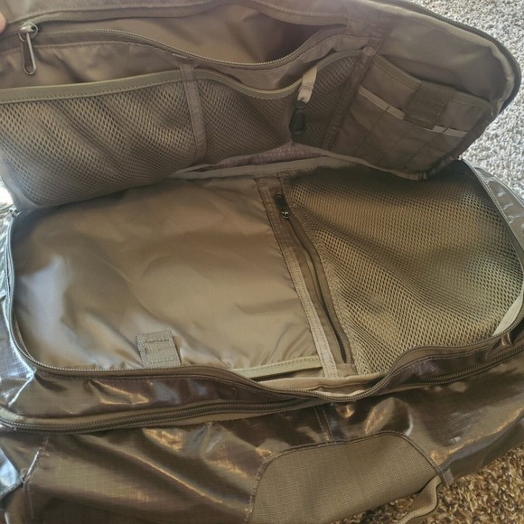 Patagonia Green Backpack Durable Water-Resistant Design - Picture 7 of 16